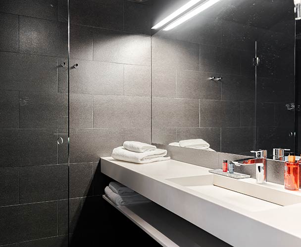 Badrum i Solo King på Solo Sokos Hotel Torni Tampere