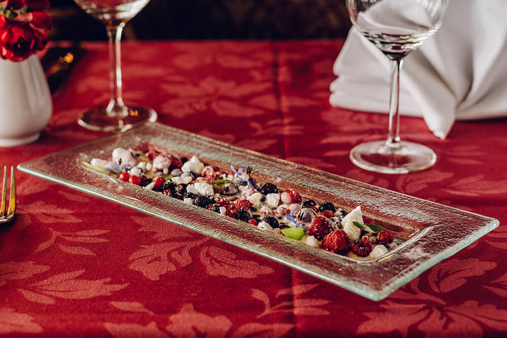 Tuhandeaastane Vene köök: jäised marjad ja laimi-sidrunirohu-kondenspiimakaste beseega